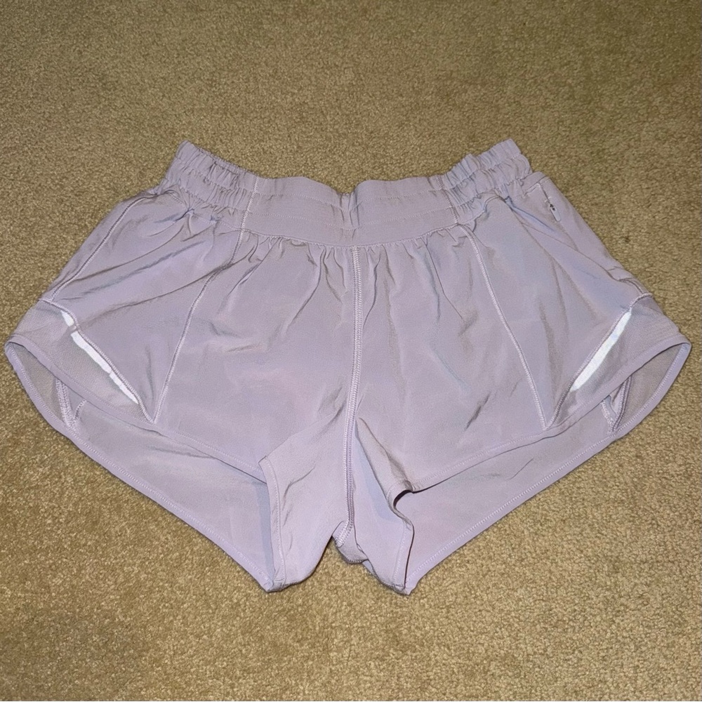lululemon Hotty Hot Low Rise Lined Short 2.5”